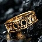 Damenring mit symbolischen jüdischen <span data-glossary-id="etoiles-de-david">Davidsternen</span> aus Gold