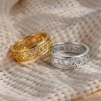 Damenring mit symbolischen jüdischen <span data-glossary-id="etoiles-de-david">Davidsternen</span> 