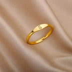 Frauenring mit Initiale