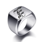 Breiter Herrenring mit Initiale e