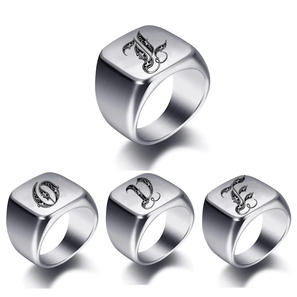 Breiter Herrenring mit Initiale e