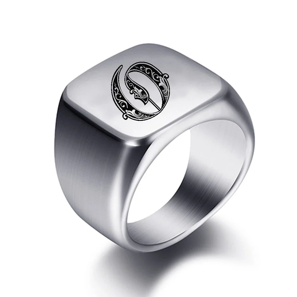 Breiter Herrenring mit Initiale o