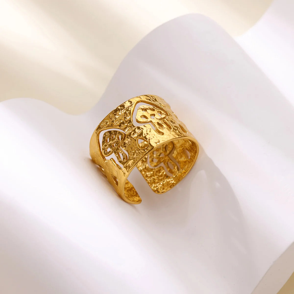 Retro-Ring mit goldenen Pilzen