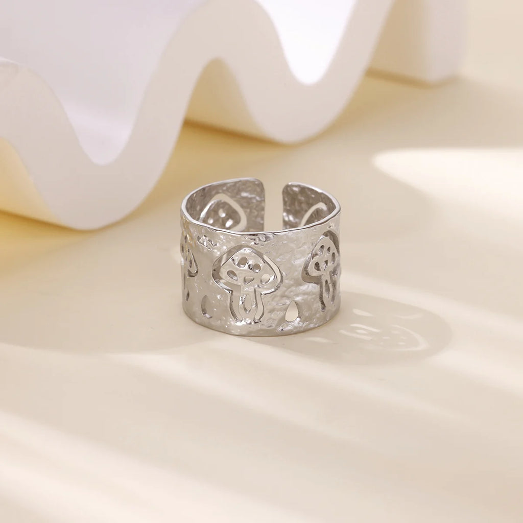 Retro-Ring mit silbernen Pilzen