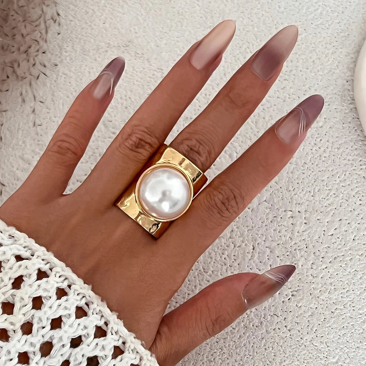 Retro Damenring mit goldener Perle