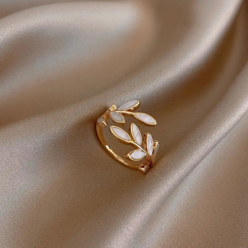 Retro Ring Lorbeerblatt aus Zirkon