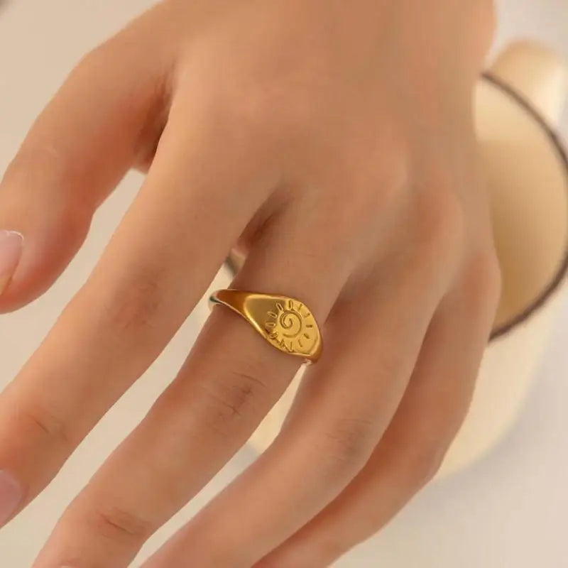 Retro-Ring Sonne Sterne Gold