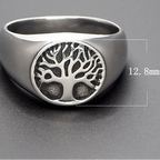 Runder Ring Lebensbaum im puristischen Stil