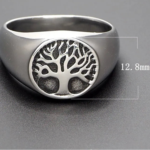 Runder Ring Lebensbaum im puristischen Stil