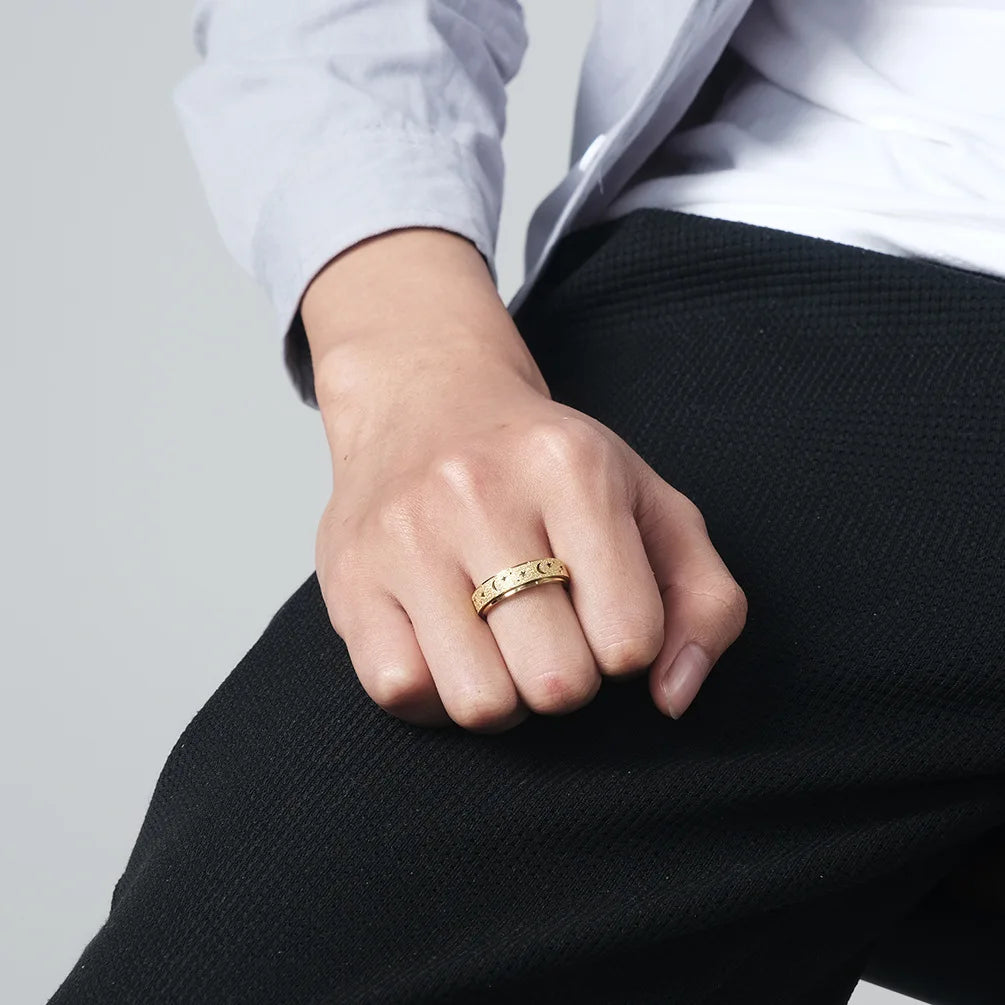 Drehbarer Ring mit Mondsicheln für Herren in Gold