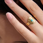 Sonnenring mit blauem Stein