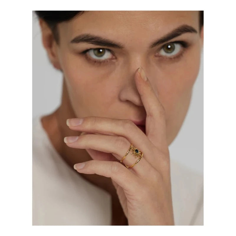 Sonnenring mit schwarzem Stein