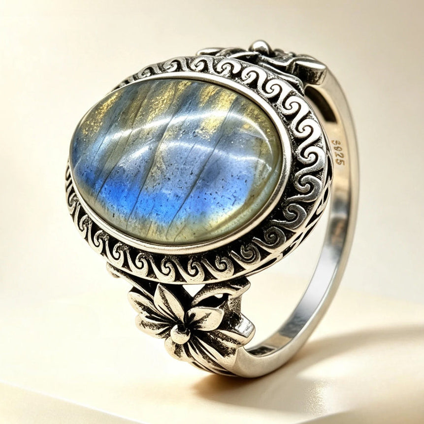 Ring im Antikstil mit Labradorit