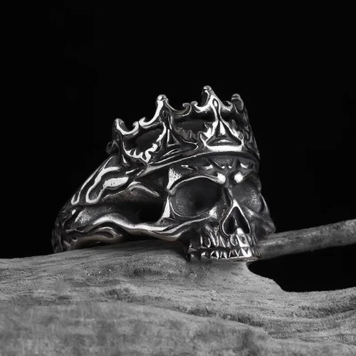 Totenkopf-Ring aus Stahl mit Krone