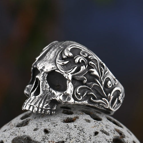 Totenkopf-Ring aus Stahl ohne Krone