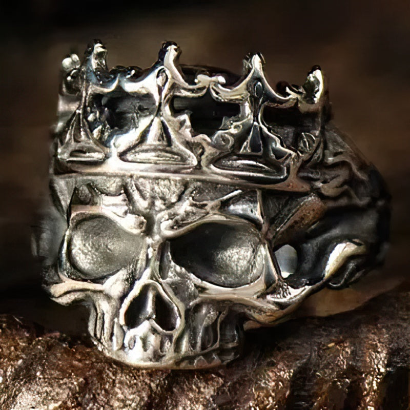 Totenkopfring mit königlicher Krone 