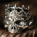 Totenkopfring mit königlicher Krone 