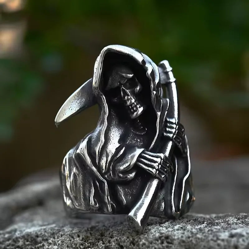 Totenkopf-Ring mit Sense