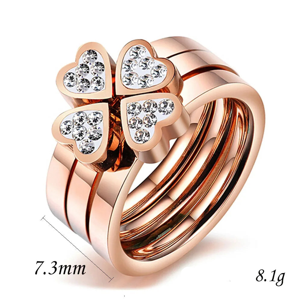 Kleeblatt-Ring mit vier Herzen, verziert mit Kristallen