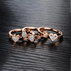 Kleeblatt-Ring mit vier Herzen, verziert mit Kristallen
