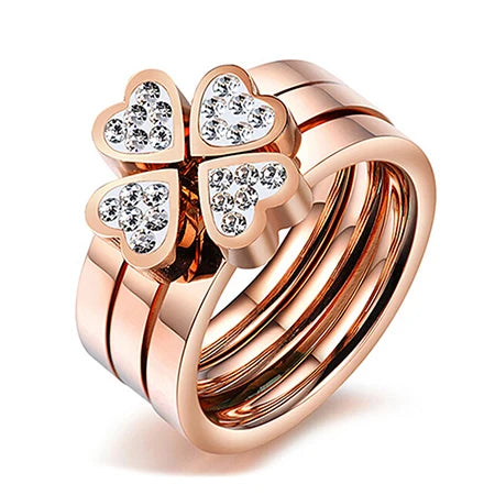 Kleeblatt-Ring mit vier Herzen, verziert mit roségoldfarbenen Kristallen