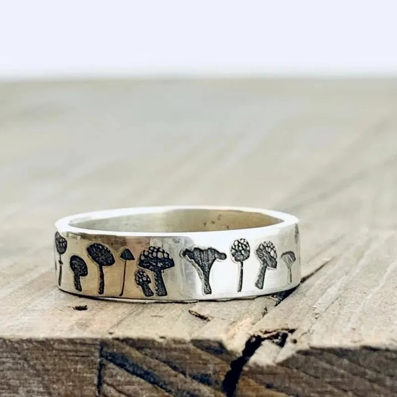 Vintage-Ring mit Pilzen