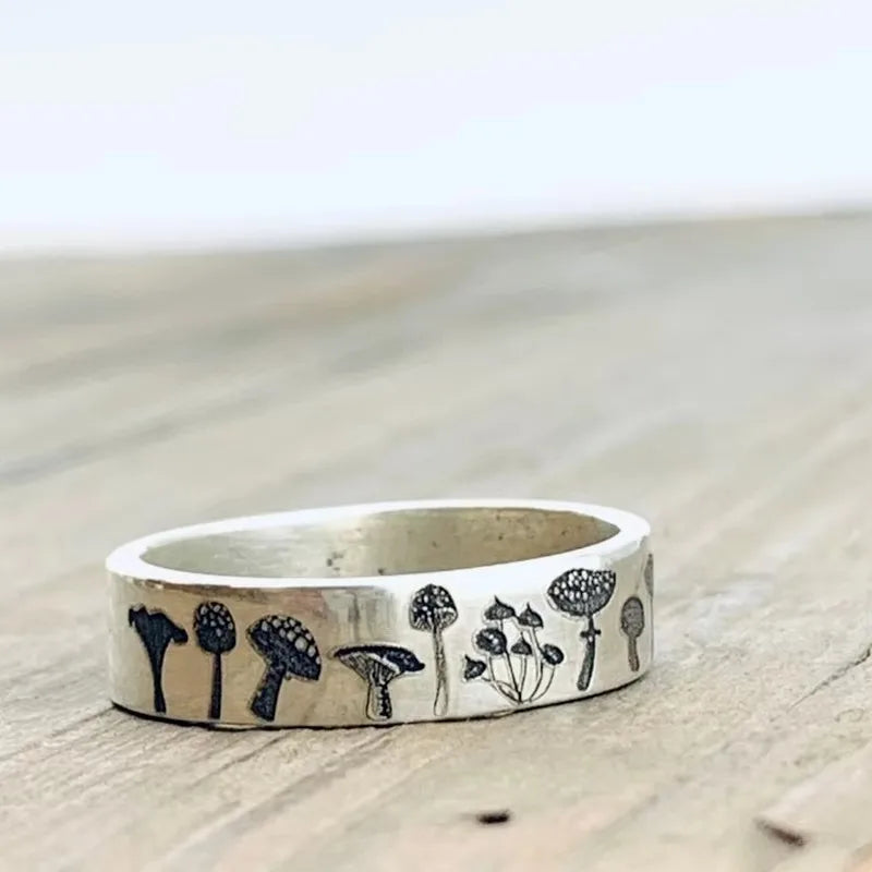 Vintage-Ring mit Pilzen