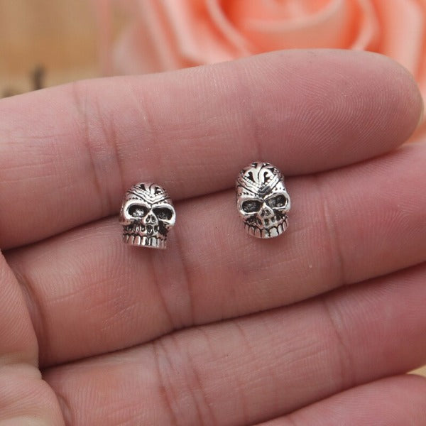 Silberner Totenkopf-Ohrstecker