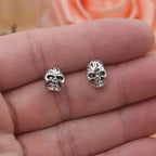 Silberner Totenkopf-Ohrstecker