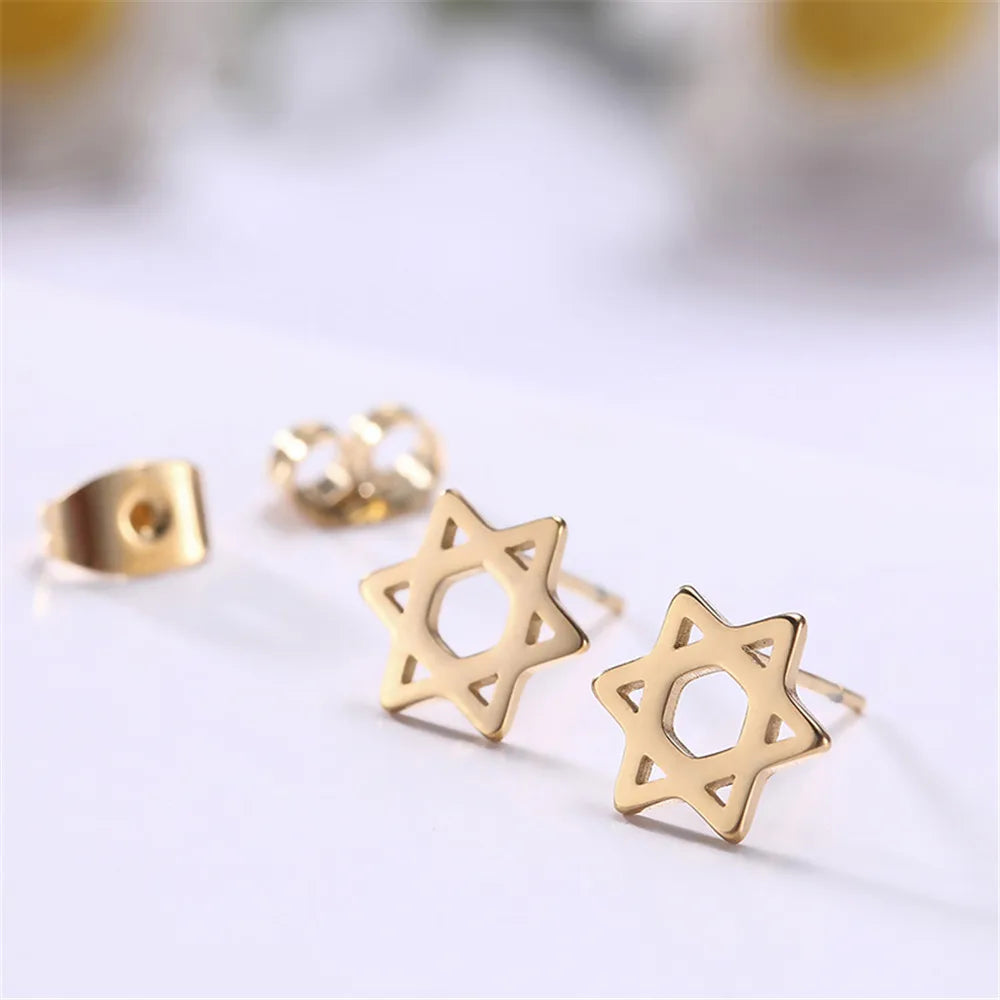 Ohrringe mit dem symbolischen jüdischen Davidstern in Gold