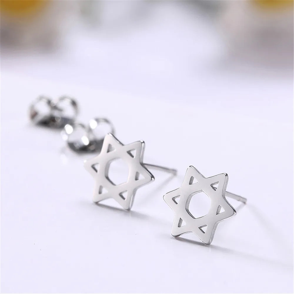 Ohrringe mit dem symbolischen jüdischen Davidstern in Silber