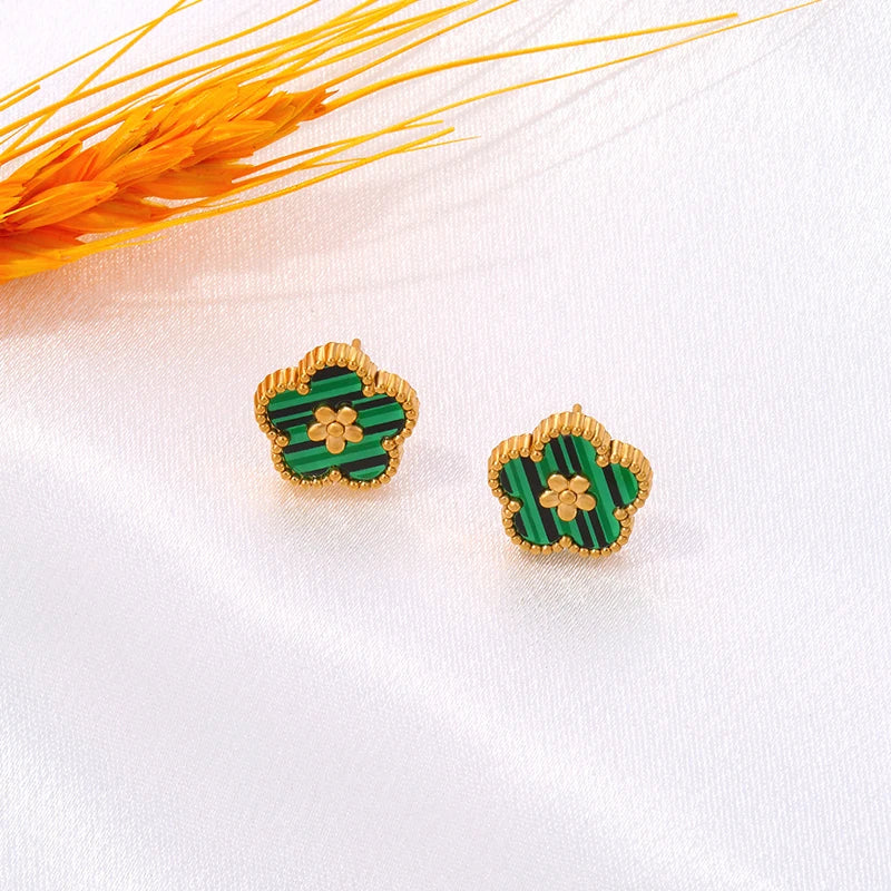 Ohrstecker mit grünem 5-Blatt-Klee