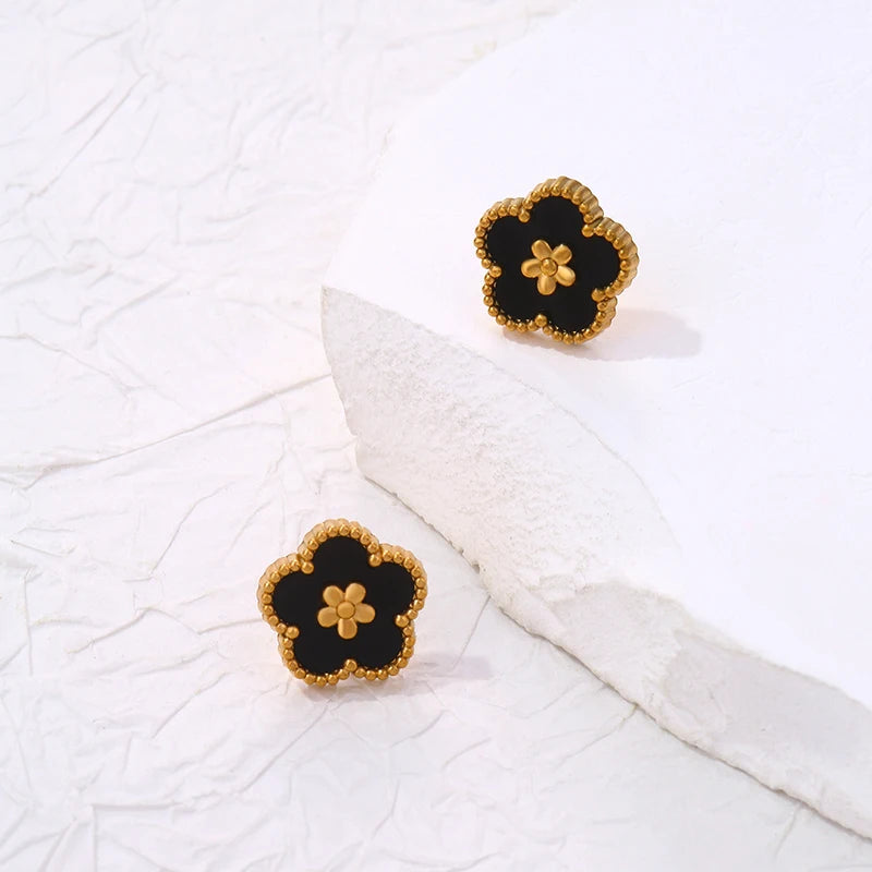 Ohrstecker mit schwarzem 5-Blatt-Klee