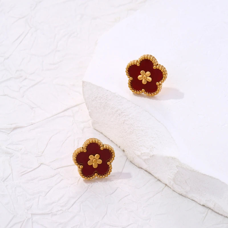 Ohrstecker mit rotem 5-Blatt-Klee