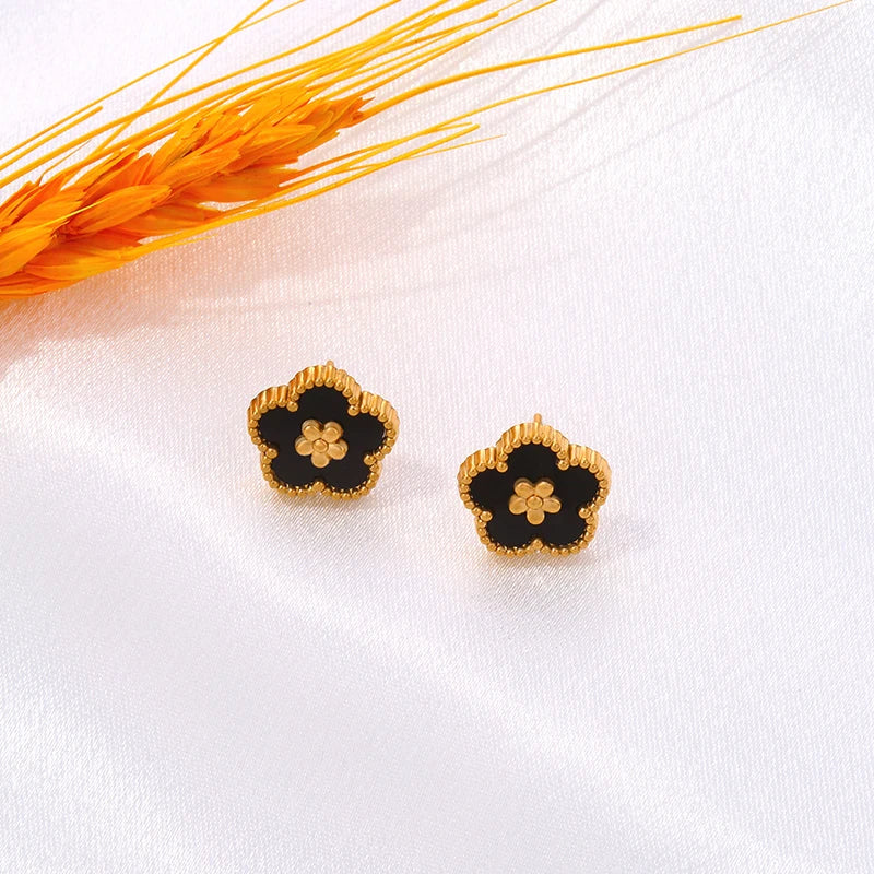 Ohrstecker mit schwarzem 5-Blatt-Klee