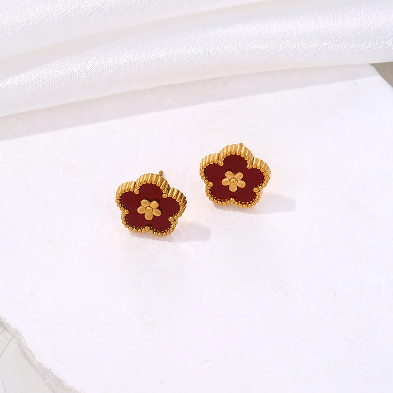 Ohrstecker mit rotem 5-Blatt-Klee