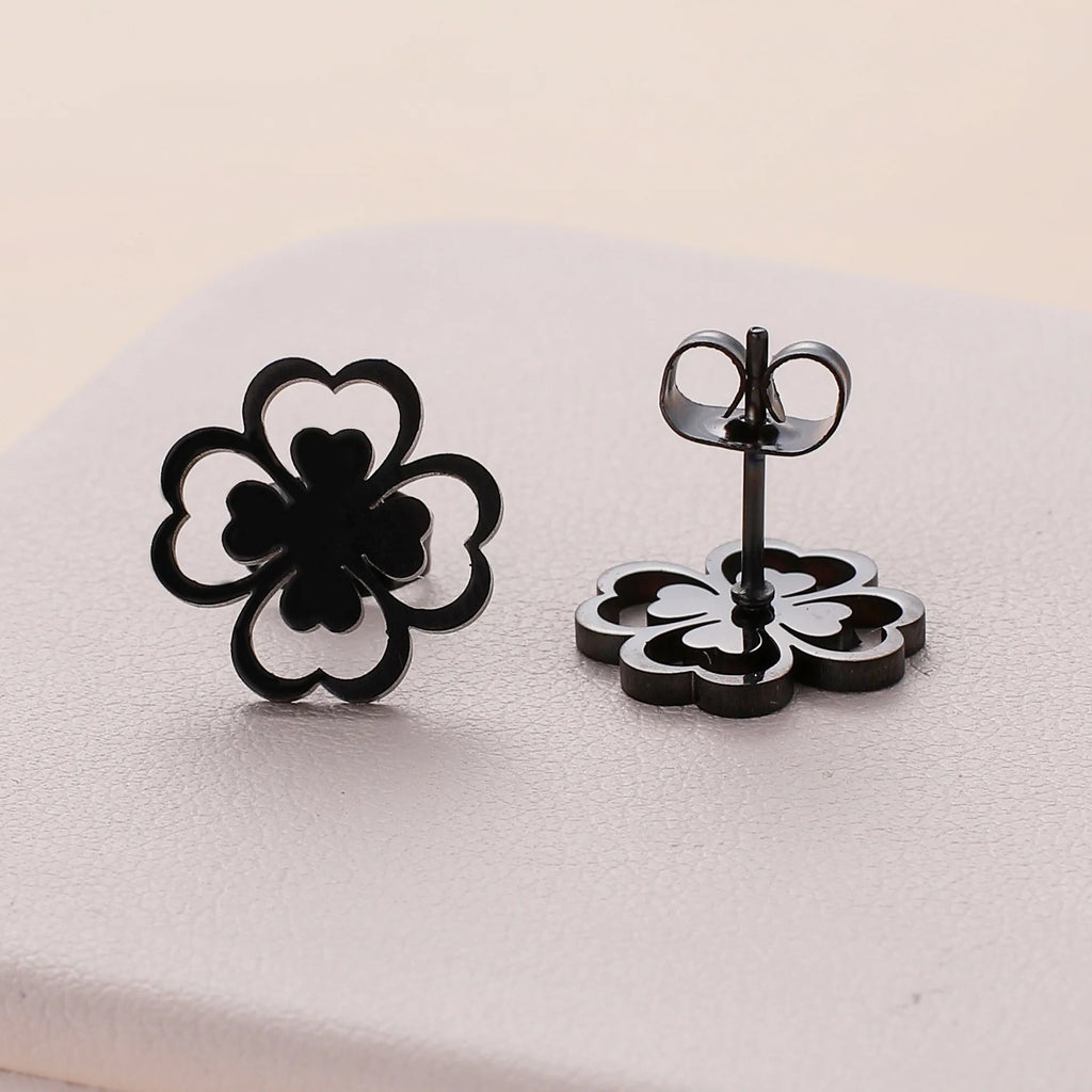 Ohrstecker mit vierblättrigem Kleeblatt in Schwarz