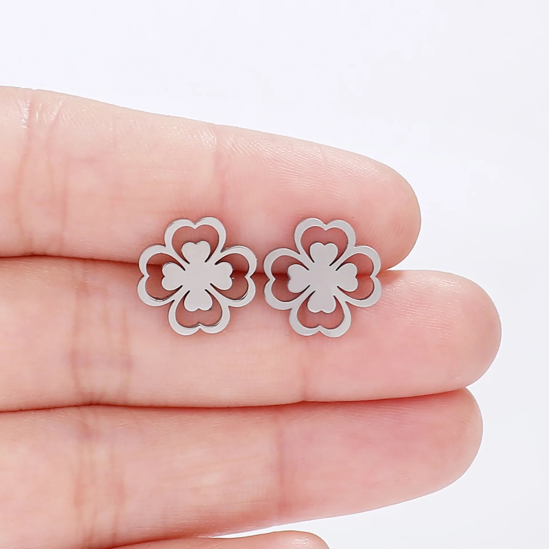 Ohrstecker mit vierblättrigem Kleeblatt in Silber