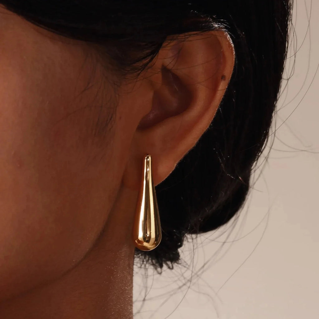 Feine Ohrstecker Tropfenform