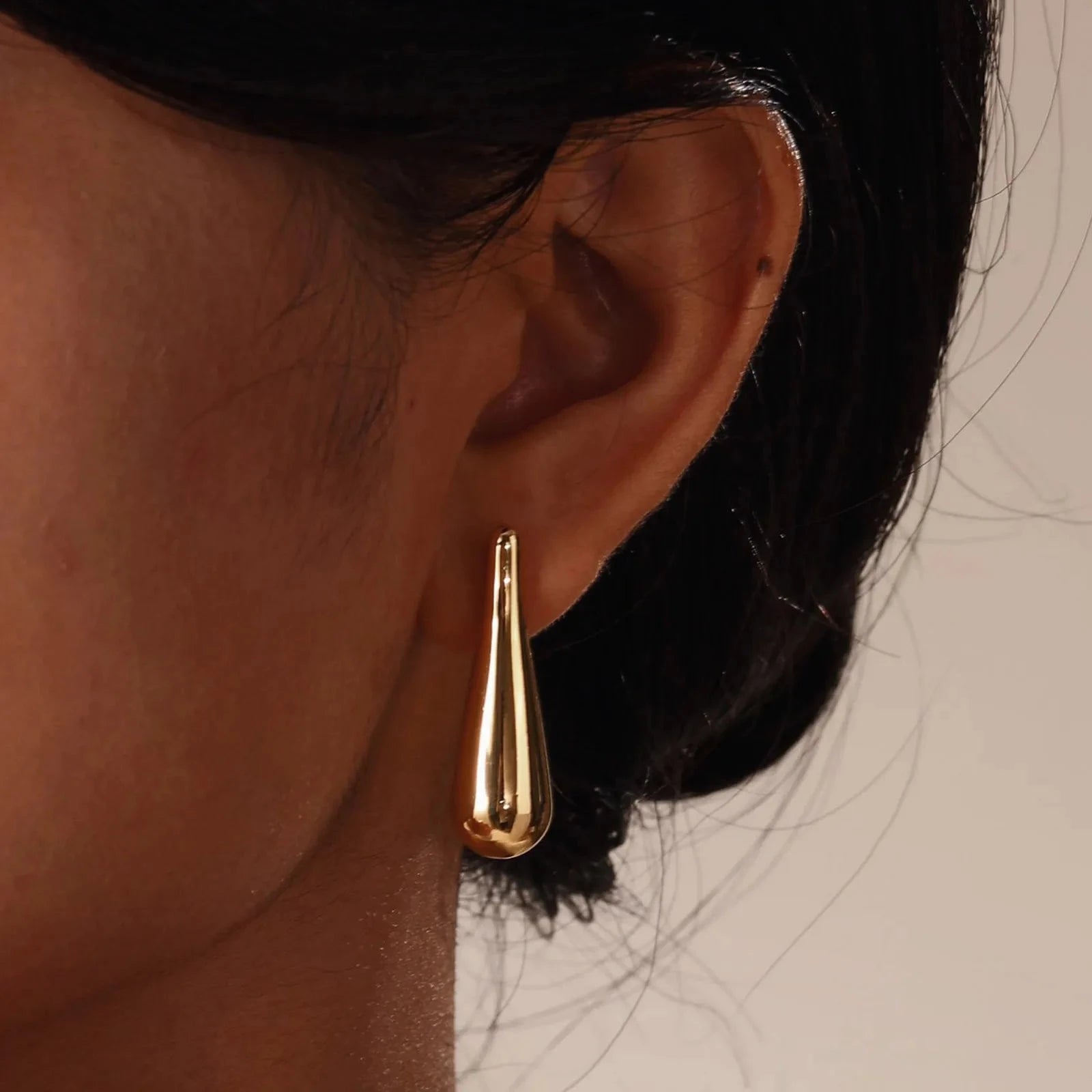 Feine Ohrstecker Tropfenform