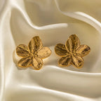 Ohrstecker Blume mit fünf offenen goldenen Blütenblättern
