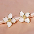 Ohrstecker Hibiskusblüte Perlmuttweiße Blütenblätter