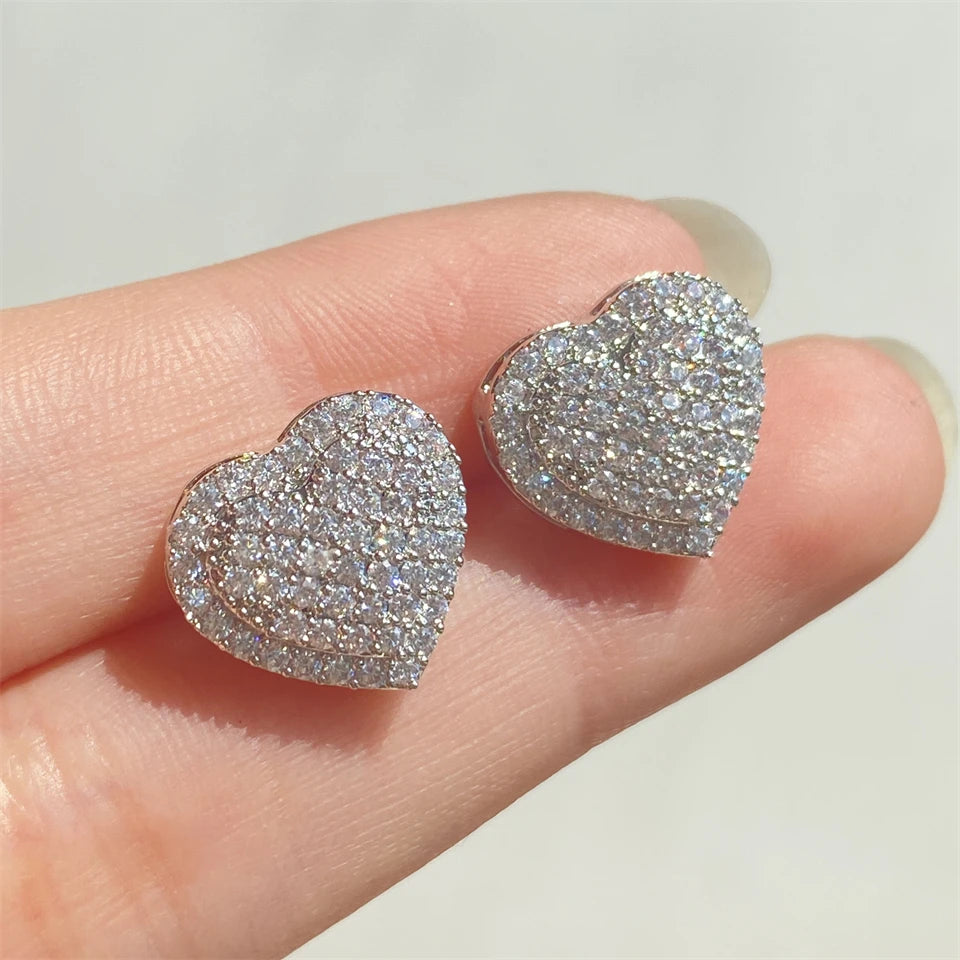 Gewölbte Herz-Ohrstecker mit Strass in Silber