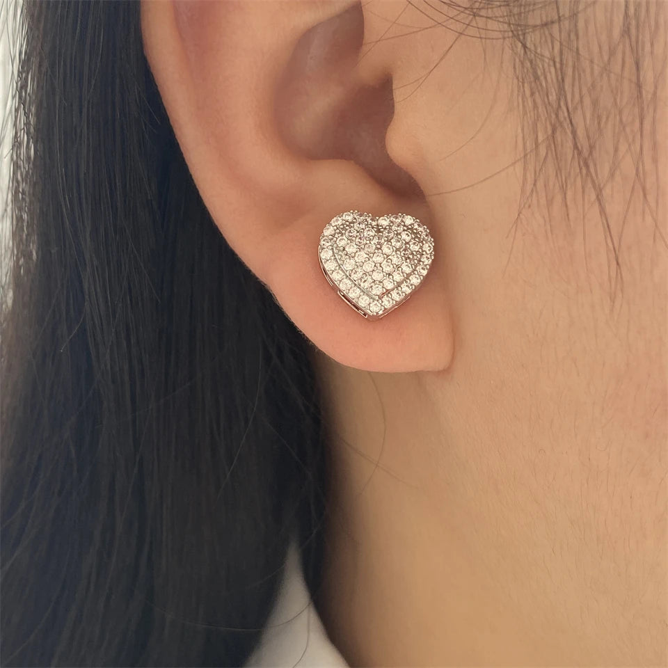 Gewölbte Herz-Ohrstecker mit Strass in Silber