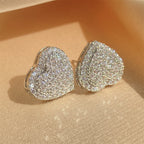 Gewölbte Herz-Ohrstecker mit Strass in Silber