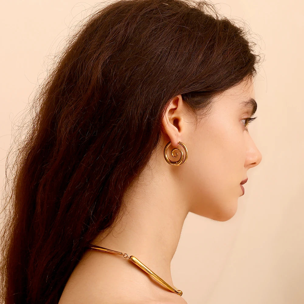 Creolen-Ohrringe mit Spiralmotiv Gold