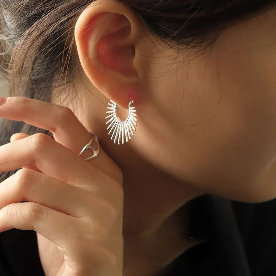 Boucles d'oreilles créoles demi-soleil argentées