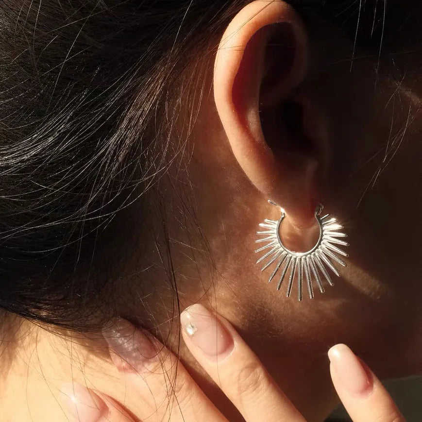 Boucles d'oreilles créoles demi-soleil argentées
