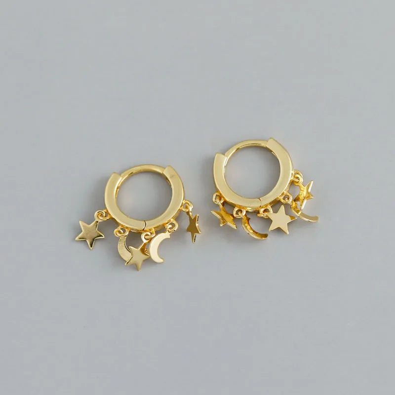 Creolen-Ohrringe mit hängenden Sternen und Monden in Gold