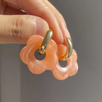 Creolen-Ohrringe mit Blumen aus Harz